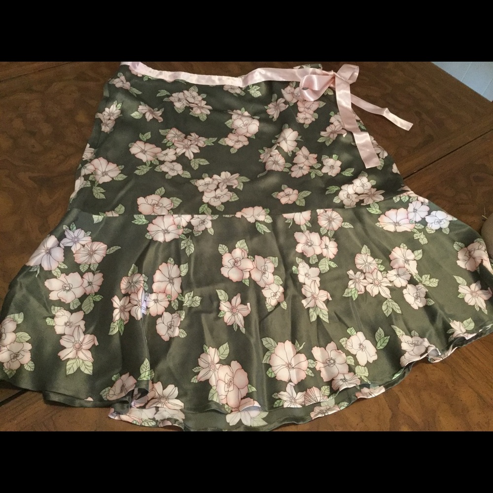 New York and Company Silk Skirt Size 8-10